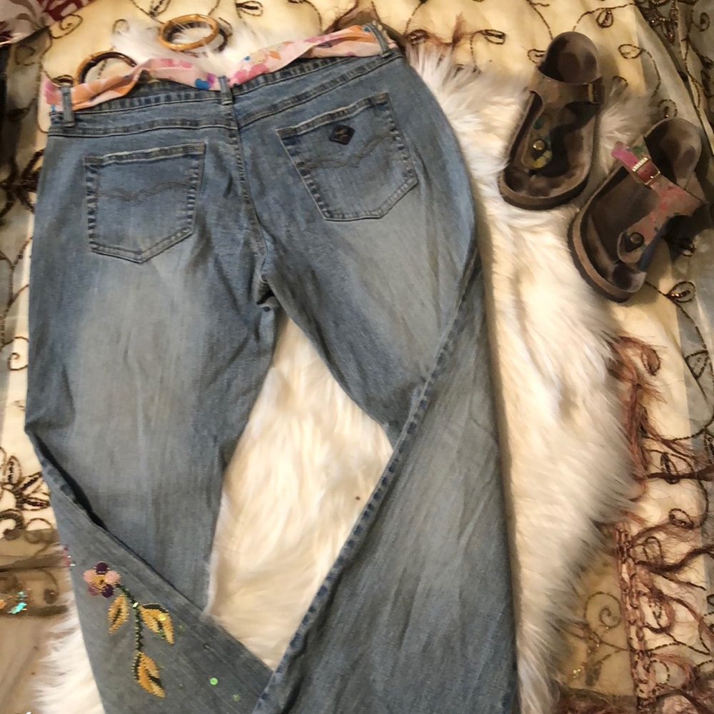 Embroidered patch bell bottom jeans/ vintage. - Picture 5 of 5